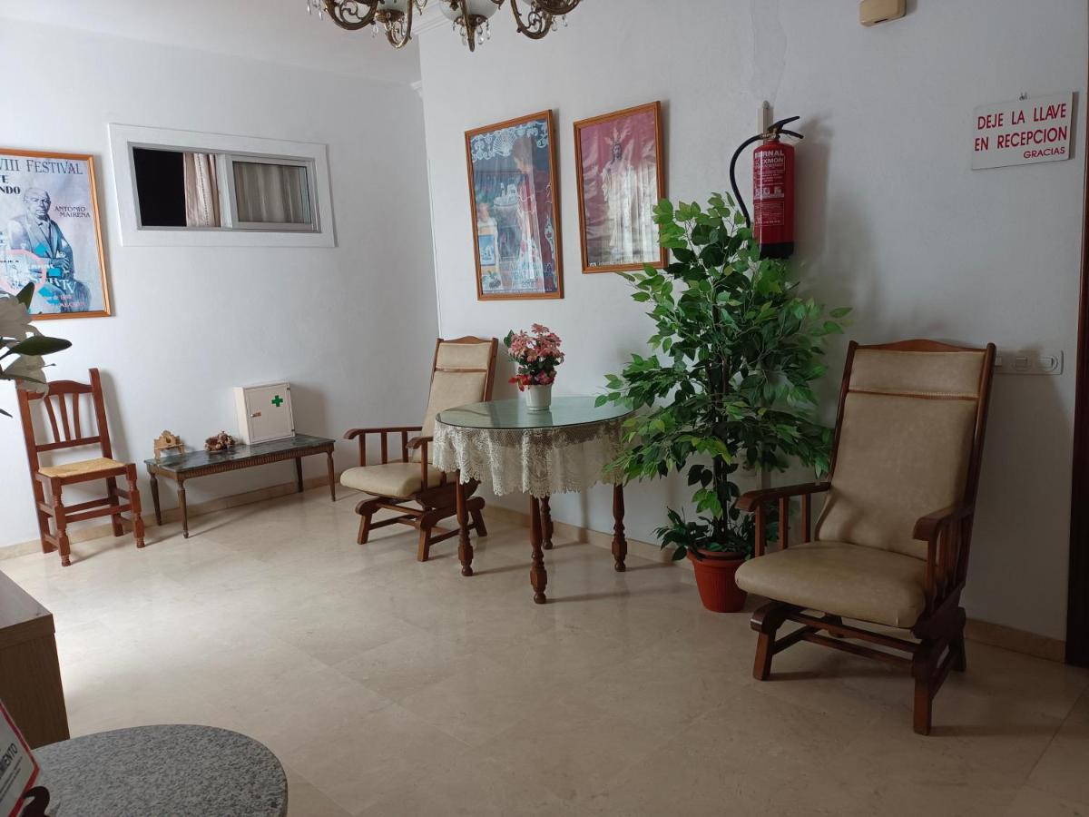 Pension Larra Mairena De Alcor Εξωτερικό φωτογραφία