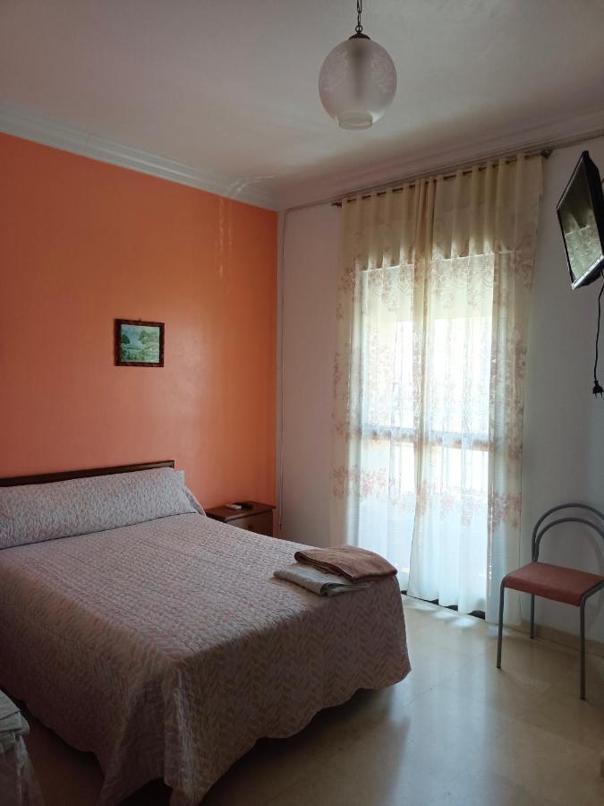 Pension Larra Mairena De Alcor Εξωτερικό φωτογραφία