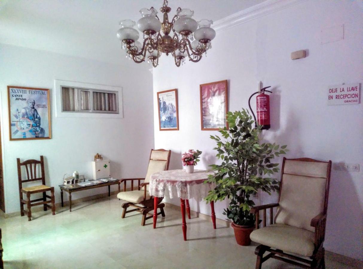 Pension Larra Mairena De Alcor Εξωτερικό φωτογραφία