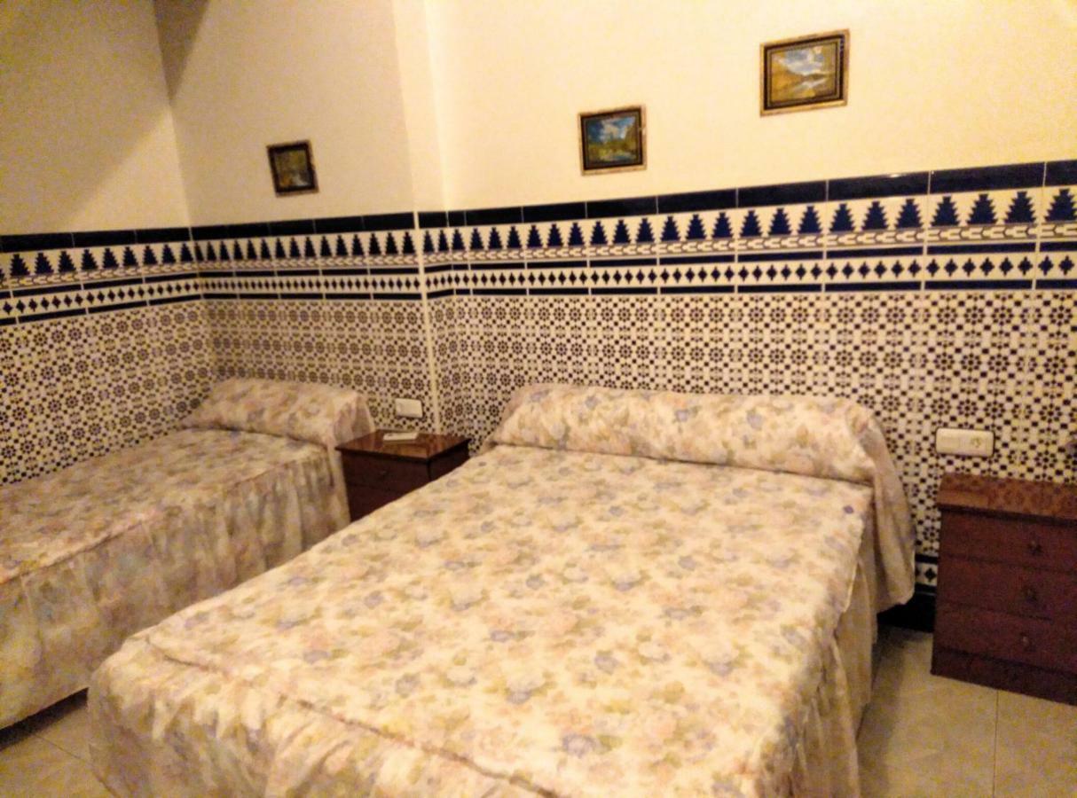Pension Larra Mairena De Alcor Εξωτερικό φωτογραφία
